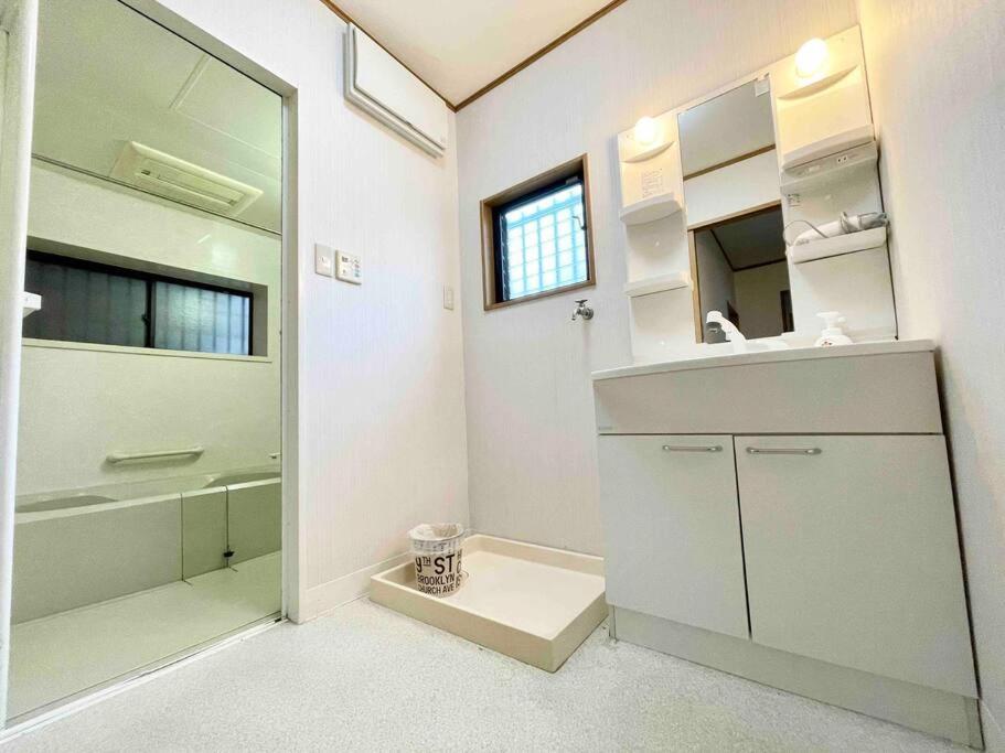 Ferienwohnung 鶴橋駅徒歩2分 トイレ浴室複数あり3階建て一軒家車庫付き Ōsaka Exterior foto