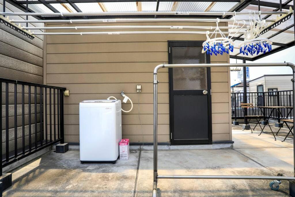 Ferienwohnung 鶴橋駅徒歩2分 トイレ浴室複数あり3階建て一軒家車庫付き Ōsaka Exterior foto