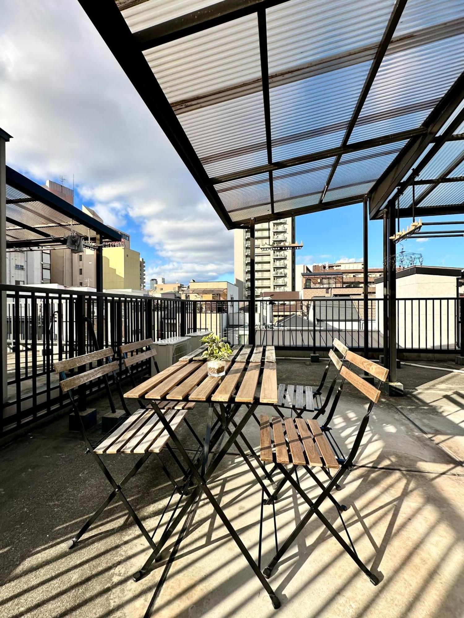 Ferienwohnung 鶴橋駅徒歩2分 トイレ浴室複数あり3階建て一軒家車庫付き Ōsaka Exterior foto